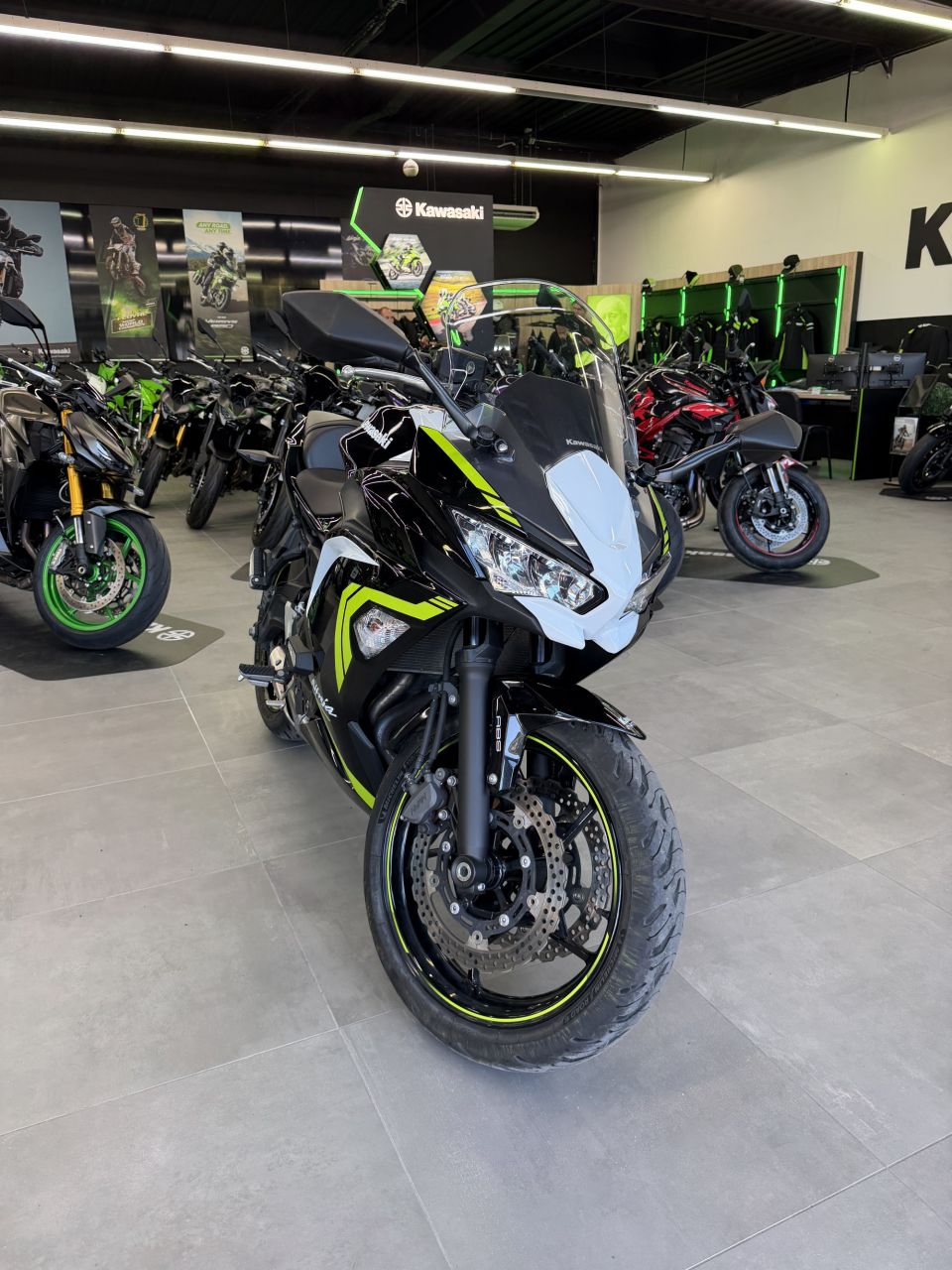 KAWASAKI NINJA 650 4