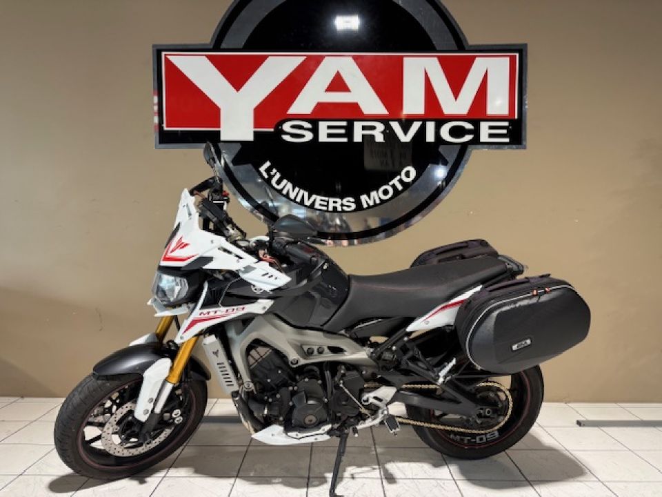 YAMAHA MT-09 4