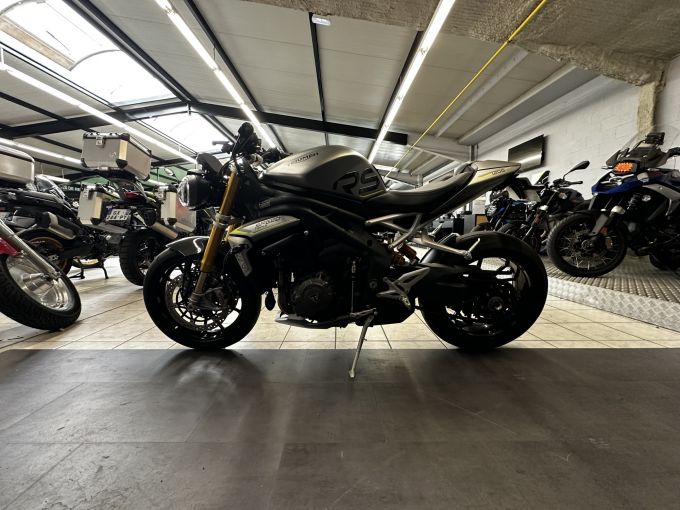 TRIUMPH SPEED TRIPLE 1200 RS 4
