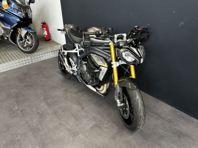 TRIUMPH SPEED TRIPLE 1200 RS 4