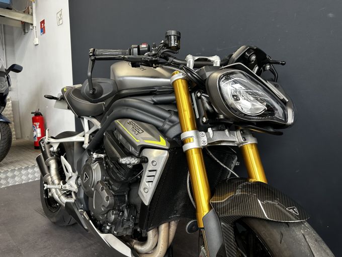 TRIUMPH SPEED TRIPLE 1200 RS 4