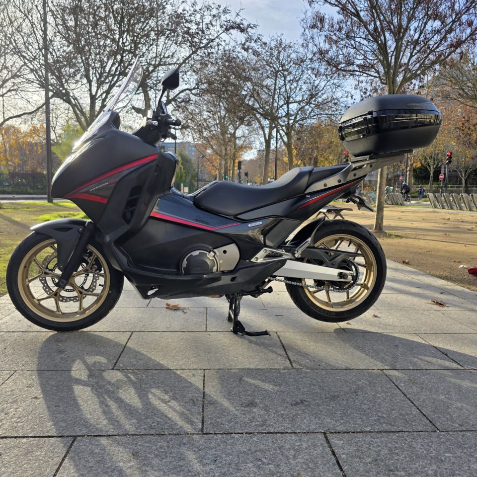 HONDA INTEGRA 750 S 4