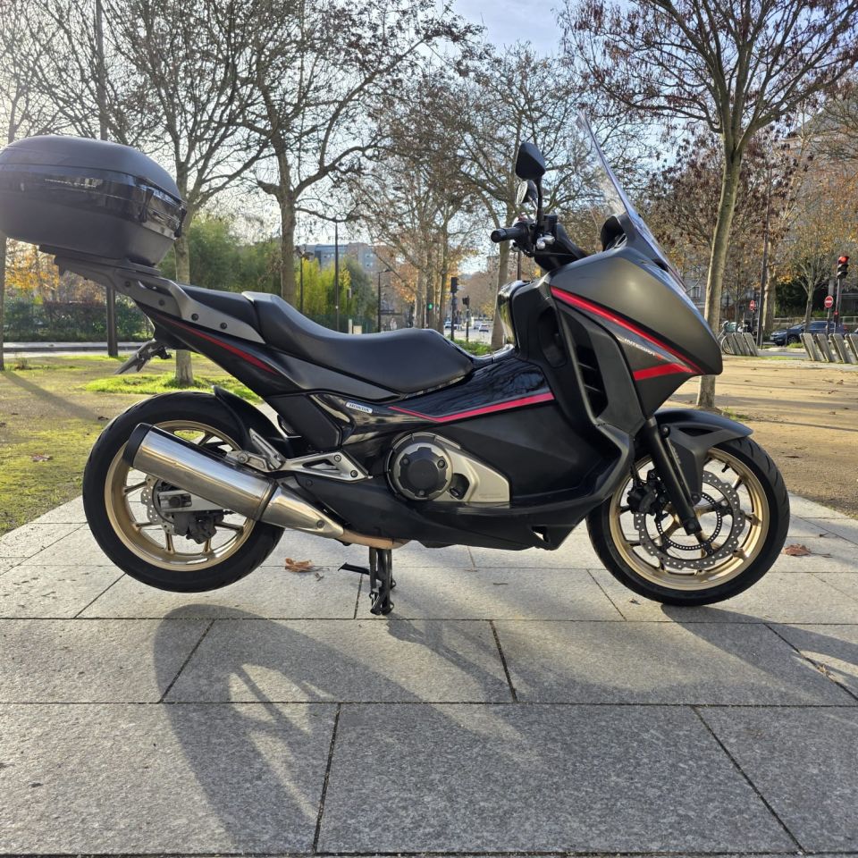 HONDA INTEGRA 750 S 4