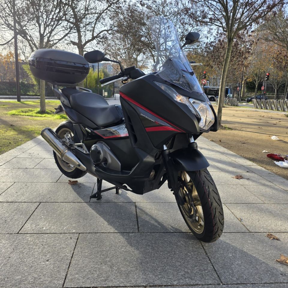 HONDA INTEGRA 750 S 4