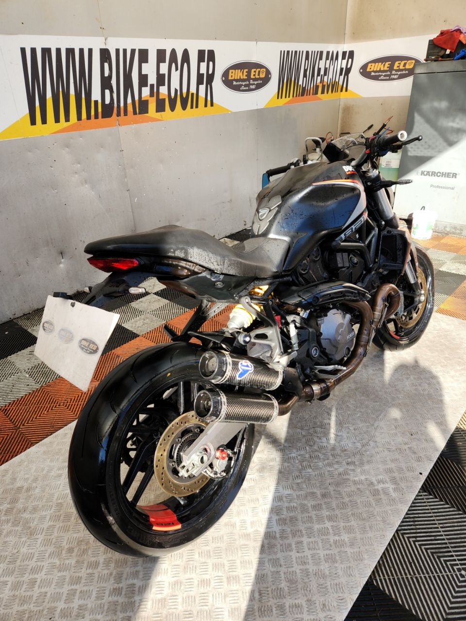 DUCATI MONSTER 821 4