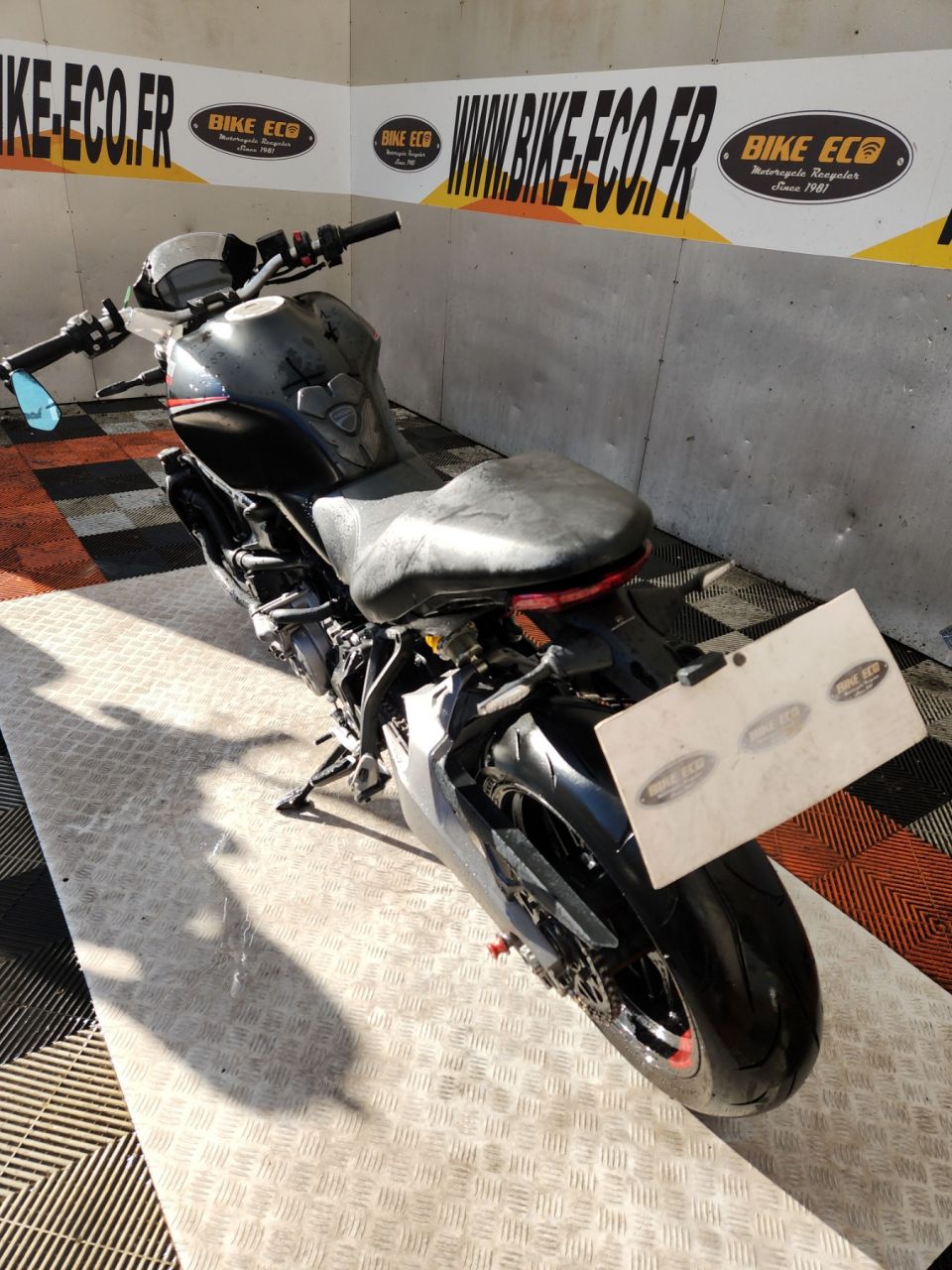 DUCATI MONSTER 821 4