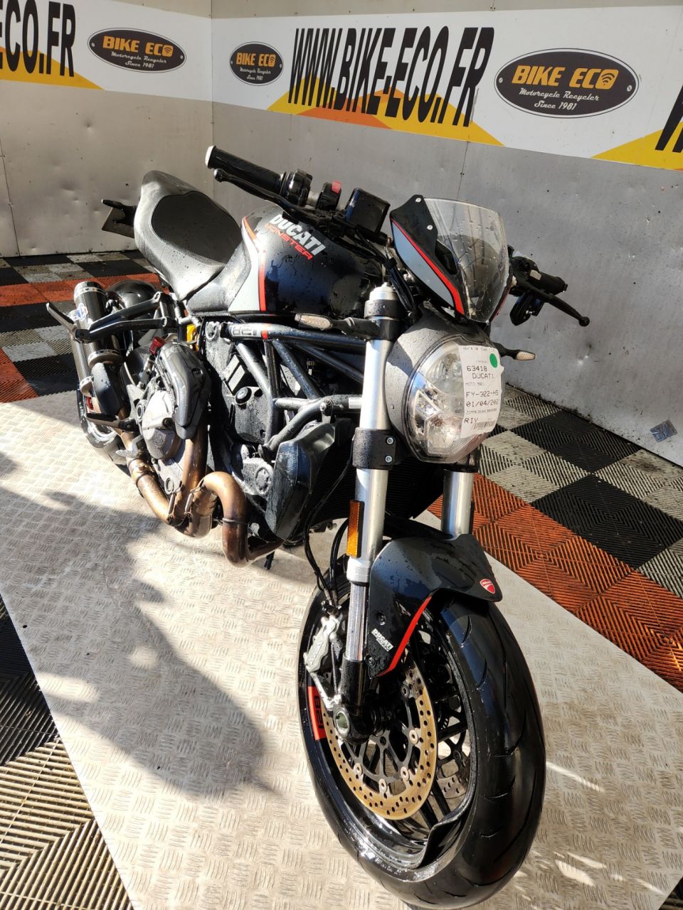 DUCATI MONSTER 821 4