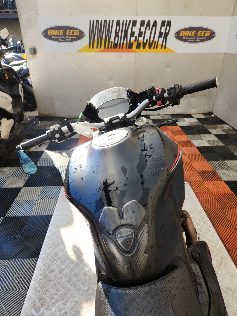 DUCATI MONSTER 821 4