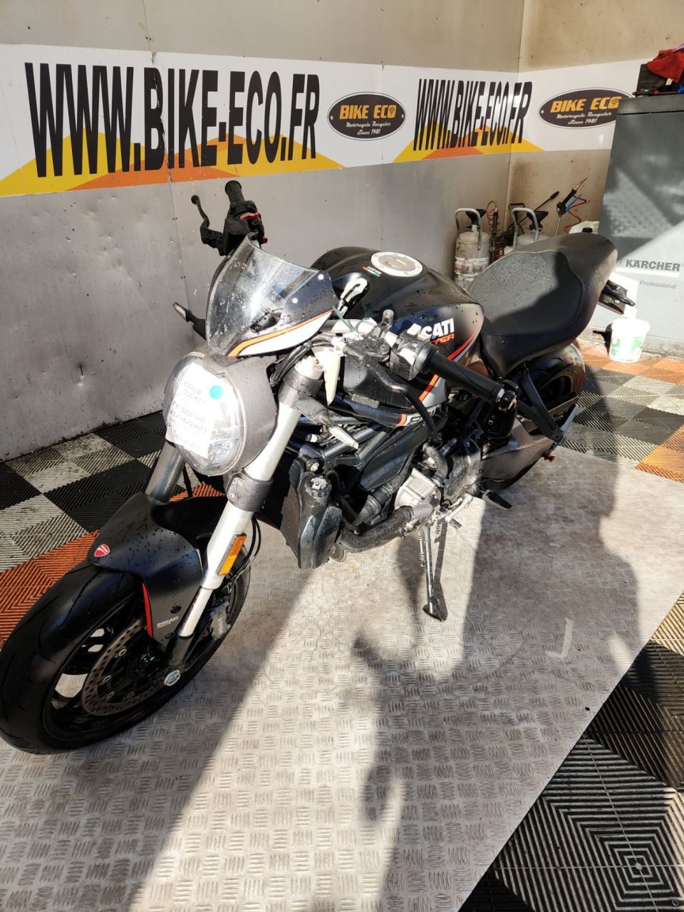 DUCATI MONSTER 821 4