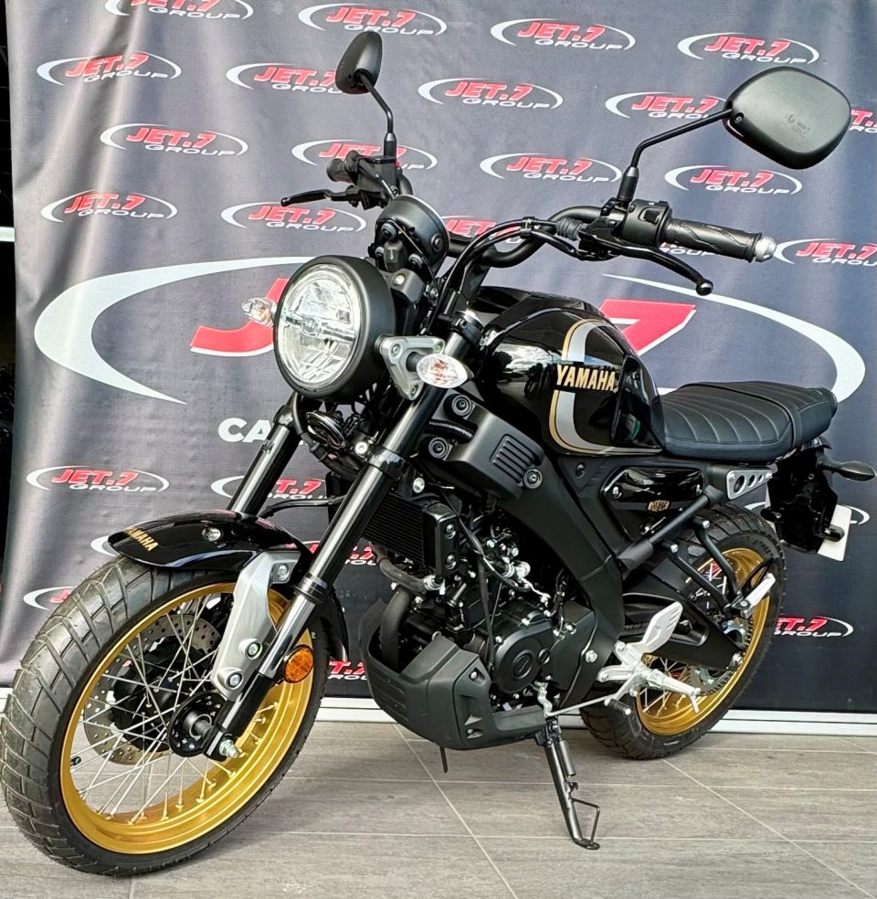 YAMAHA XSR 125 Legacy 4