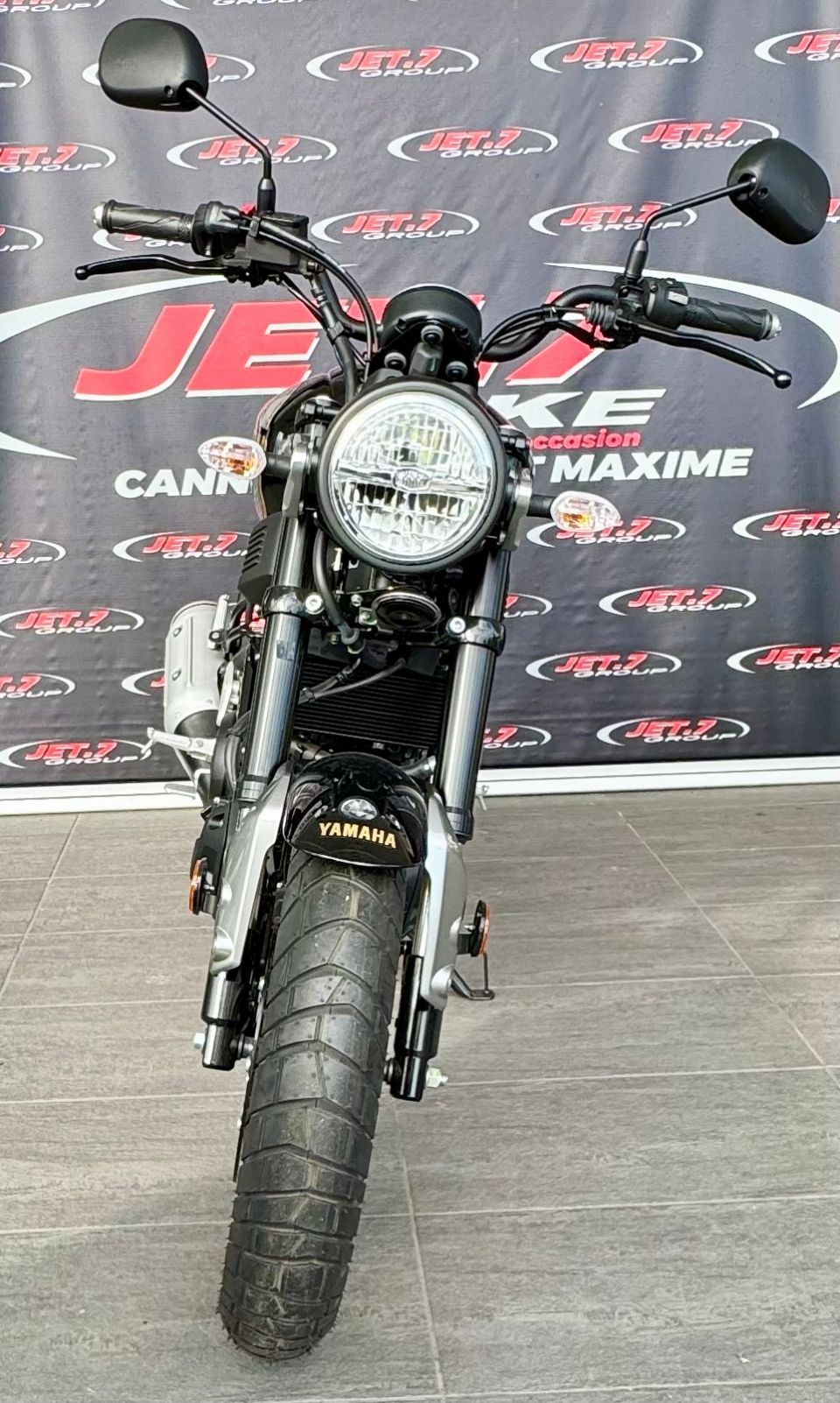 YAMAHA XSR 125 Legacy 4