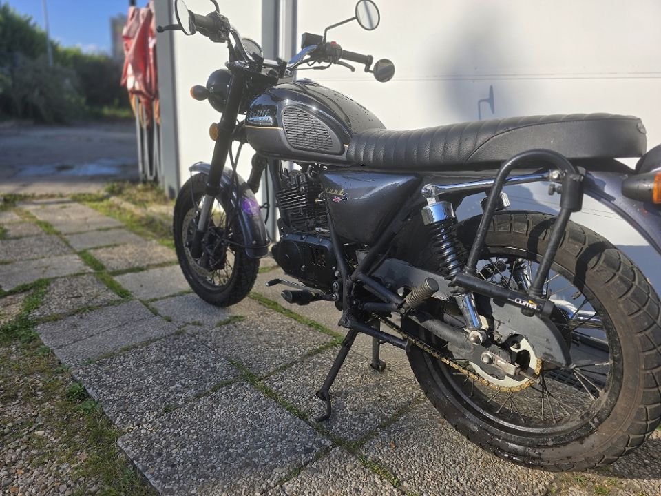 BULLIT MOTORCYCLES HUNT S 4