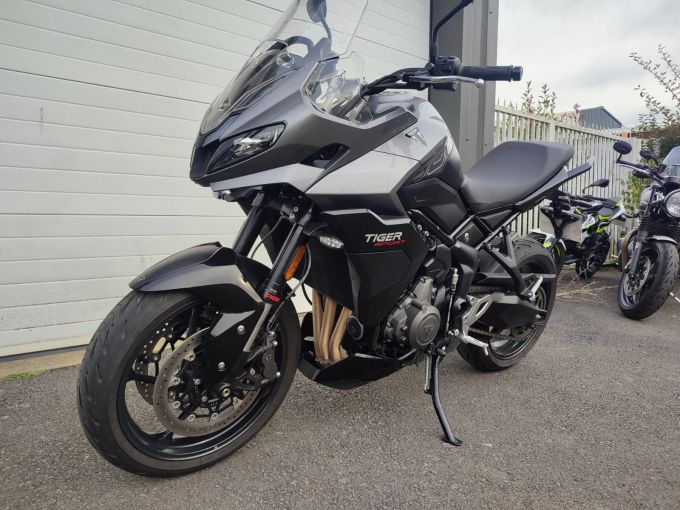 TRIUMPH TIGER 800 4