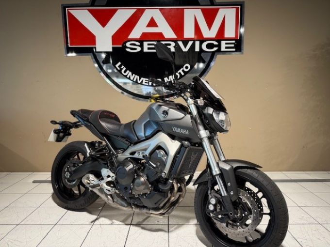 YAMAHA MT-09 4