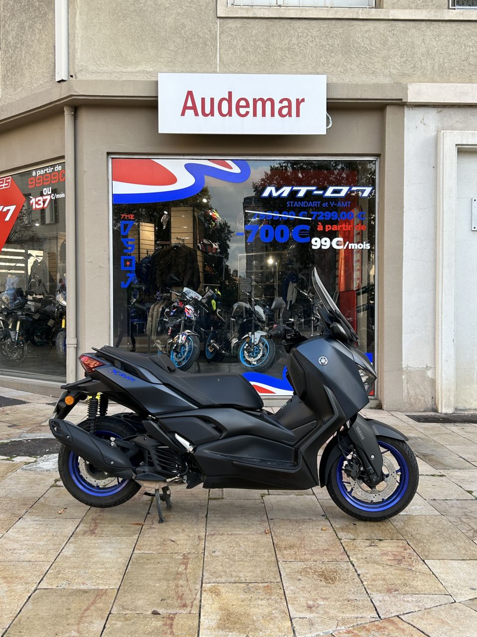 YAMAHA X-MAX 125 4