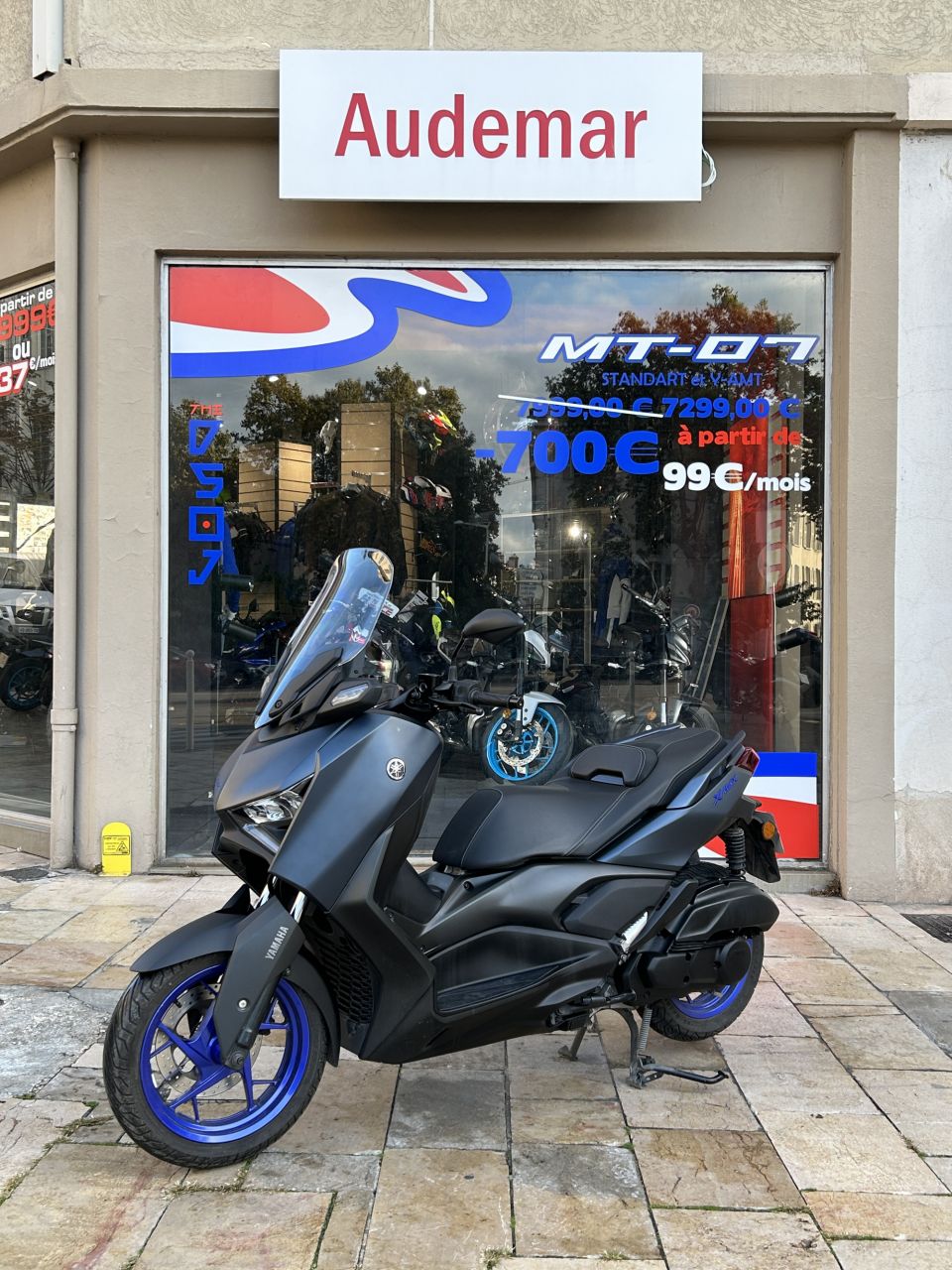 YAMAHA X-MAX 125 4