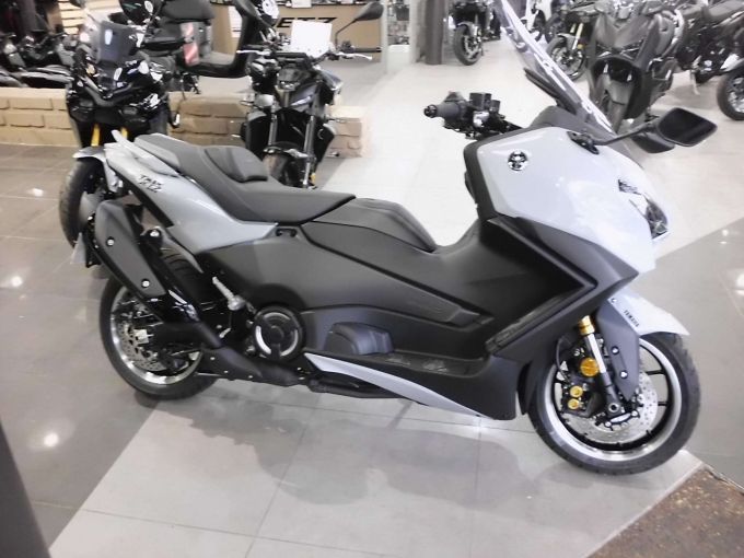 YAMAHA XP T-MAX 560 TECH MAX 4