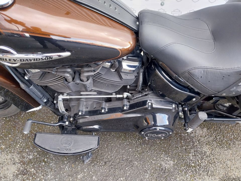 HARLEY-DAVIDSON SOFTAIL HERITAGE 1868 CLASSIC 4