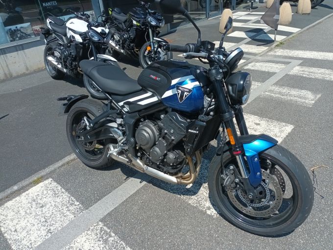 TRIUMPH TRIDENT 660 4