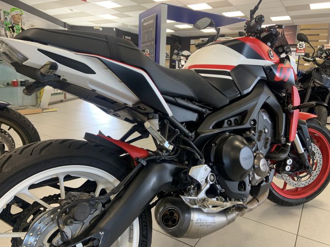 YAMAHA MT-09 4