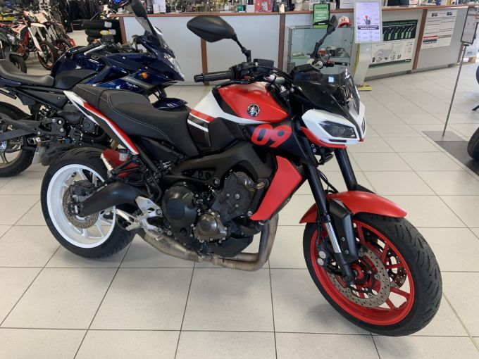 YAMAHA MT-09 4