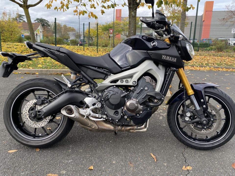 YAMAHA MT-09 4
