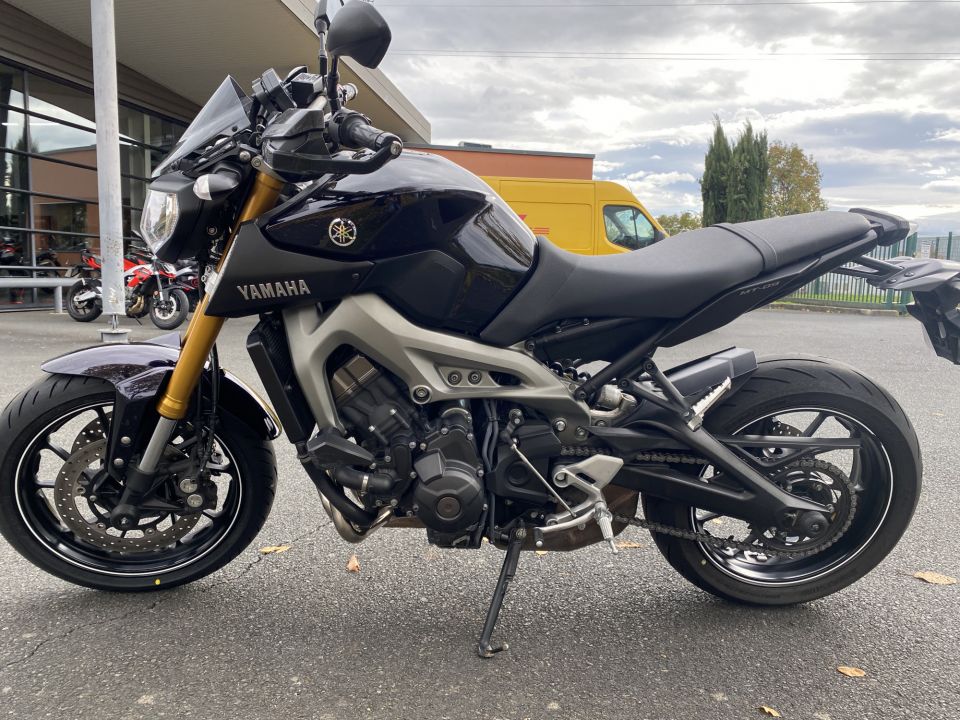 YAMAHA MT-09 4