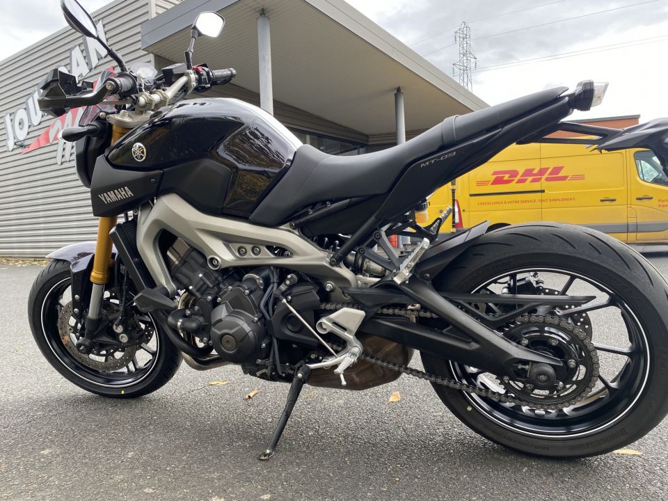 YAMAHA MT-09 4