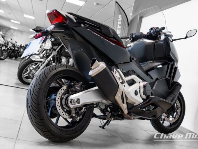 HONDA FORZA 750 4