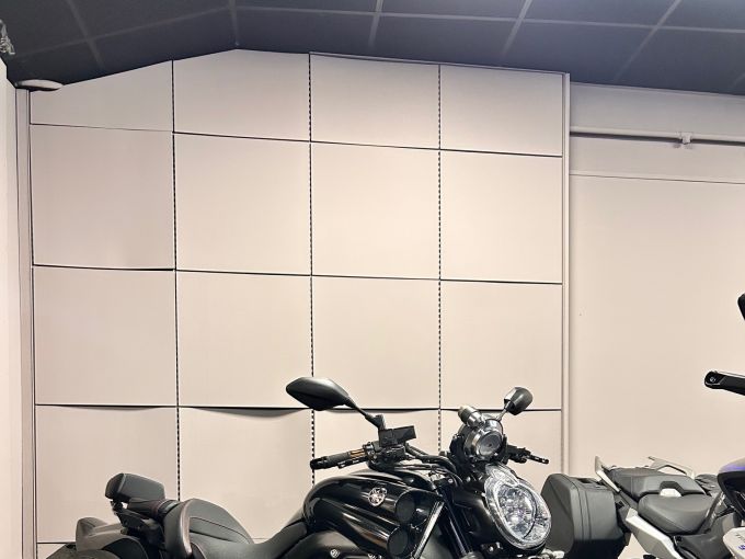 YAMAHA V-MAX 1700 4
