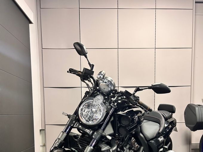 YAMAHA V-MAX 1700 4