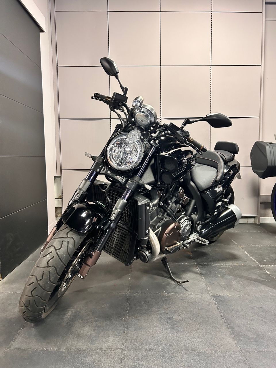 YAMAHA V-MAX 1700 4