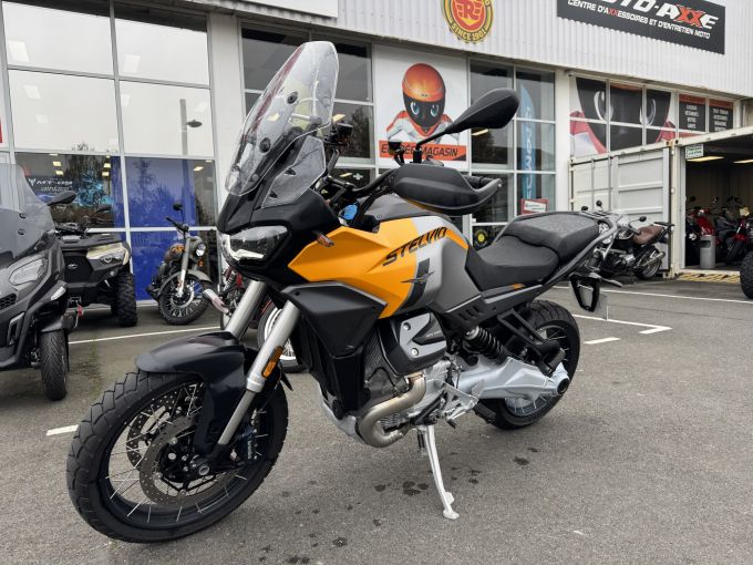MOTO GUZZI STELVIO 4