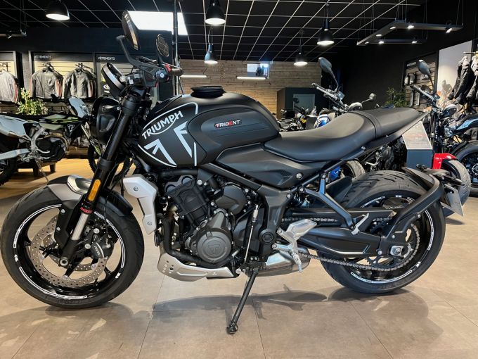 TRIUMPH TRIDENT 660 4