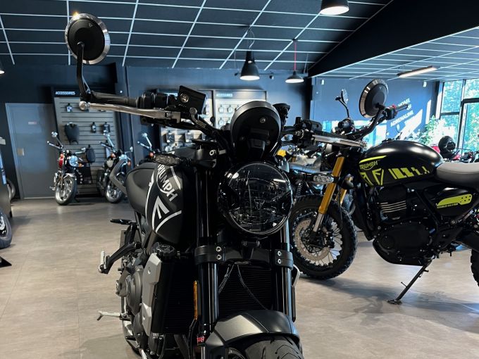 TRIUMPH TRIDENT 660 4