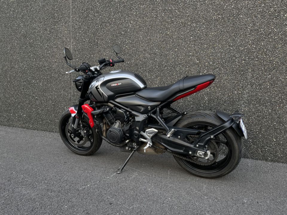TRIUMPH TRIDENT 660 4