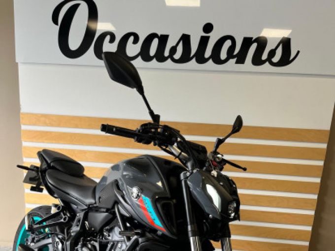 YAMAHA MT-07 4