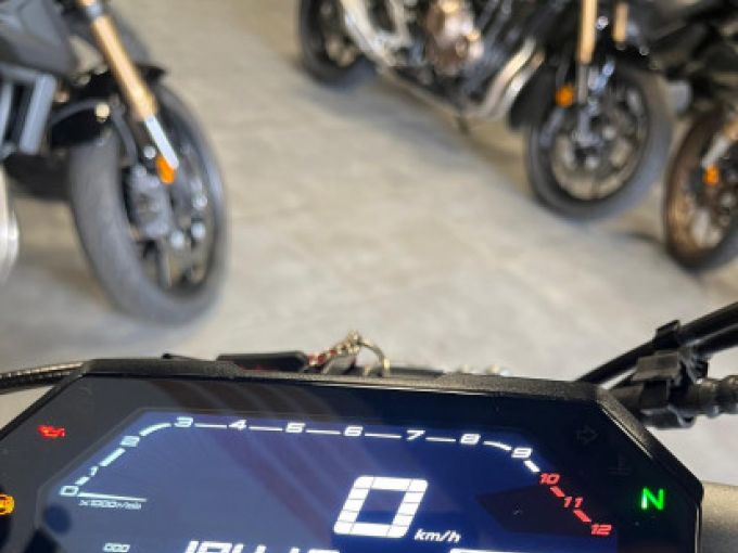 YAMAHA MT-07 4