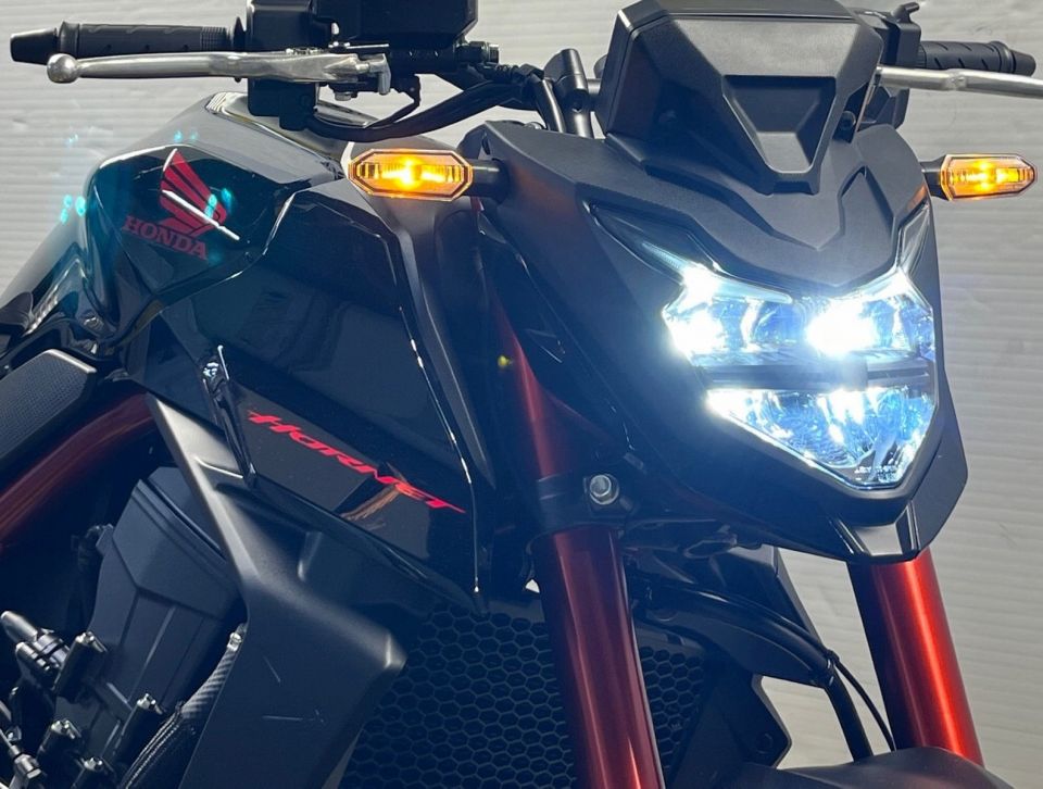 HONDA CB 750 HORNET 4