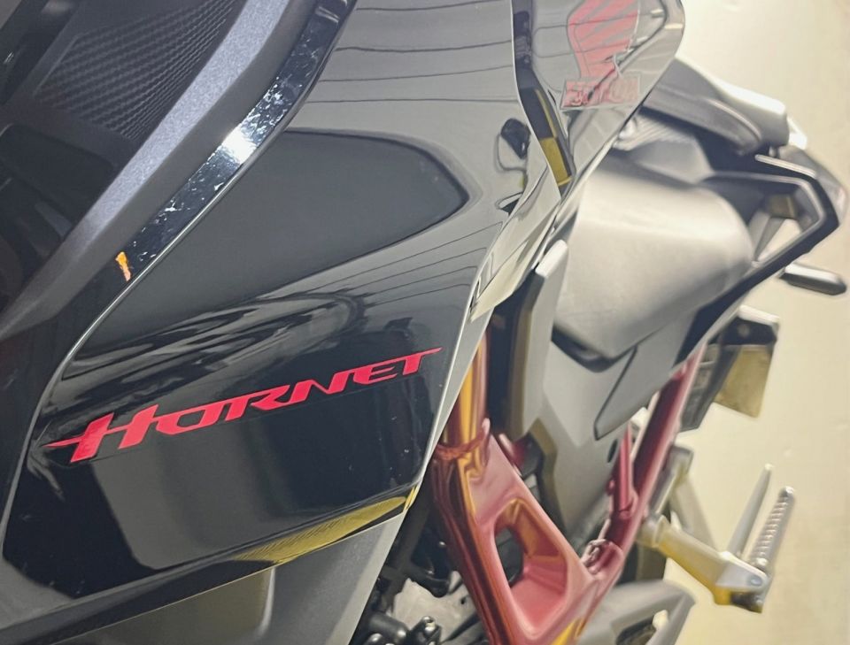 HONDA CB 750 HORNET 4