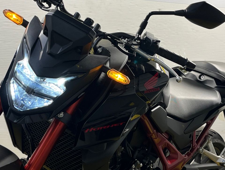 HONDA CB 750 HORNET 4