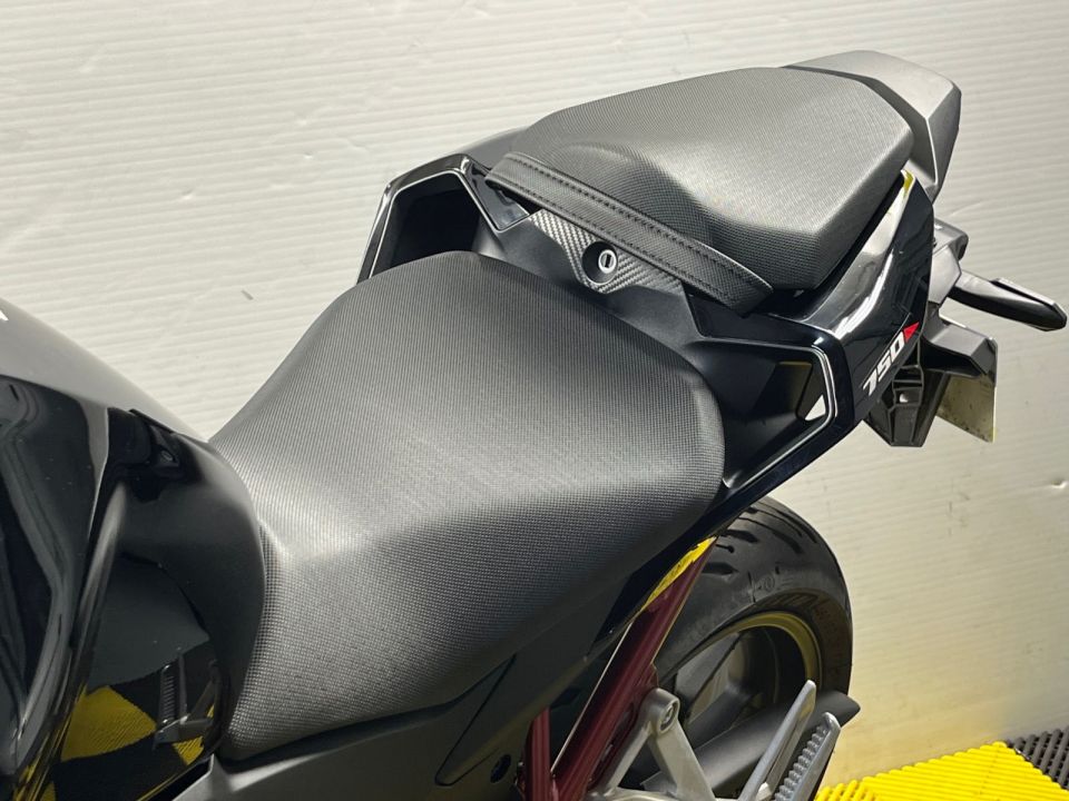 HONDA CB 750 HORNET 4