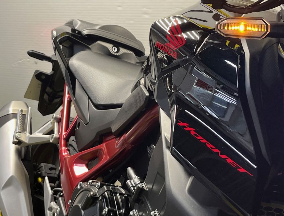 HONDA CB 750 HORNET 4