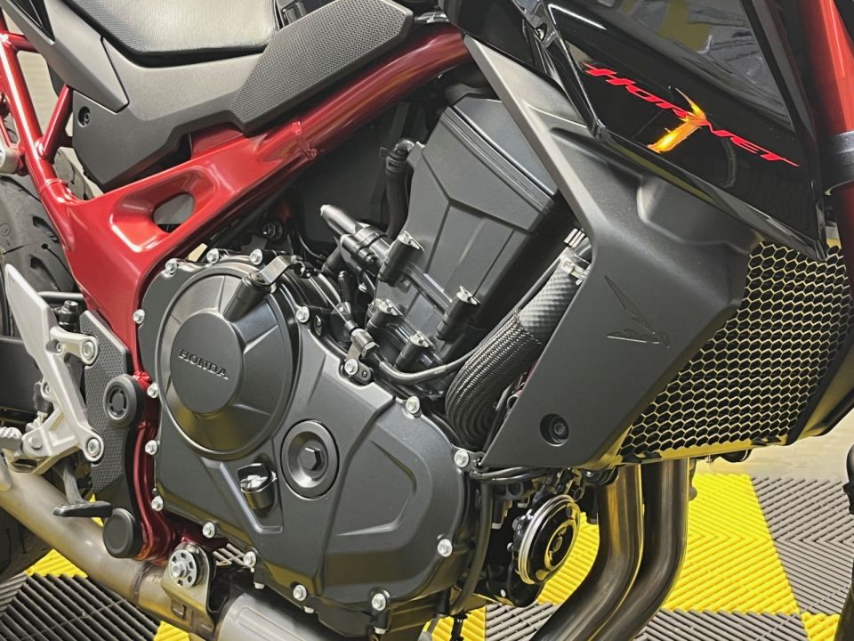 HONDA CB 750 HORNET 4