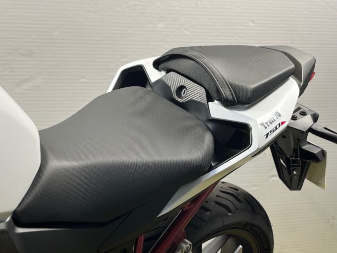 HONDA CB 750 HORNET 4