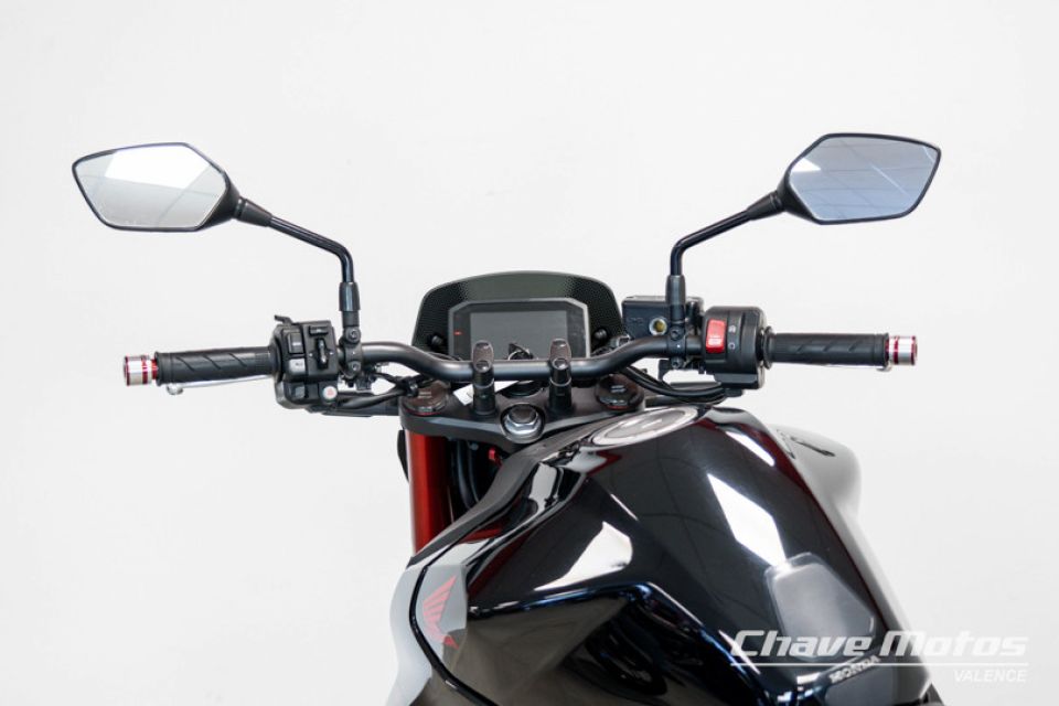 HONDA CB750 HORNET 4