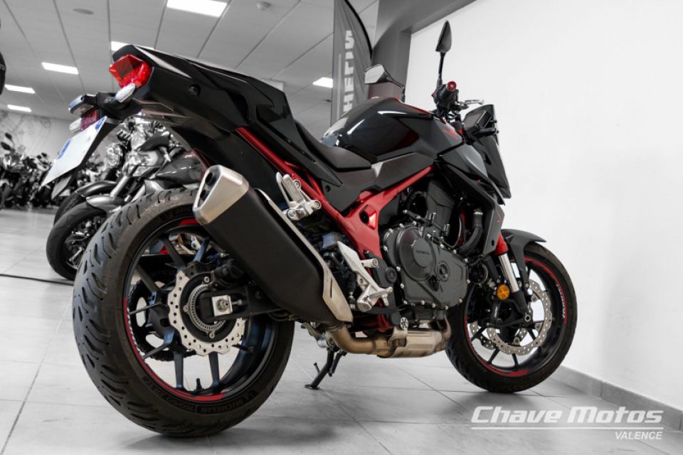 HONDA CB750 HORNET 4