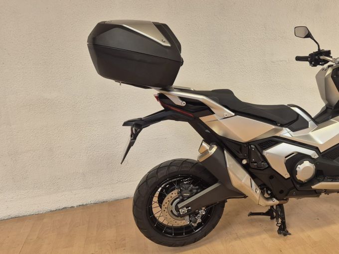 HONDA X-ADV 4