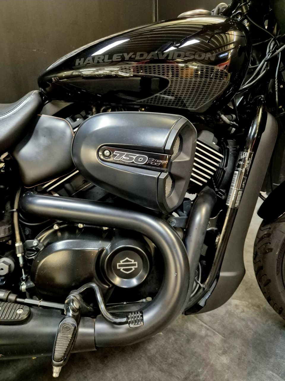 HARLEY-DAVIDSON STREET ROD 750 4