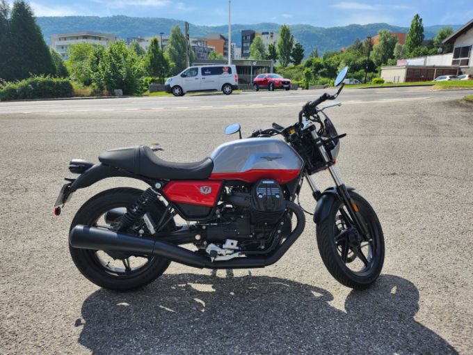 MOTO GUZZI V7 III STONE 4